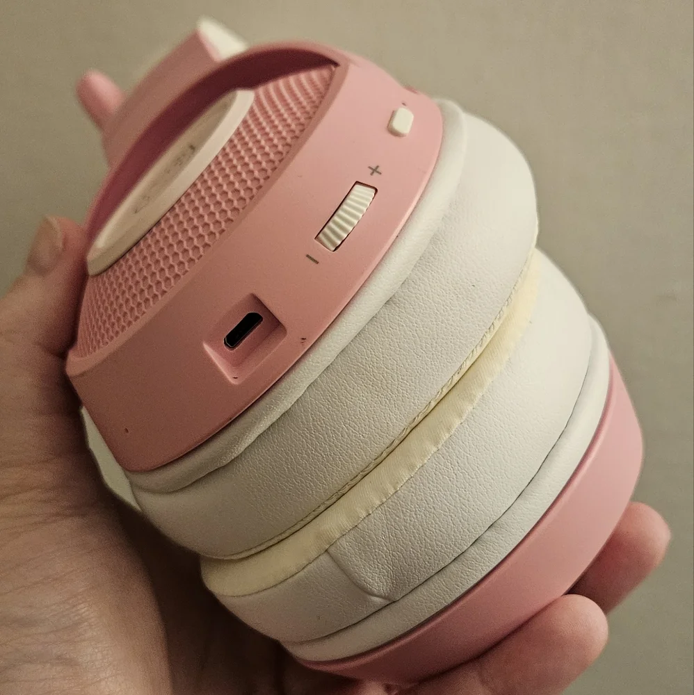 Hello Kitty Razer Kraken Bluetooth Gaming Headset